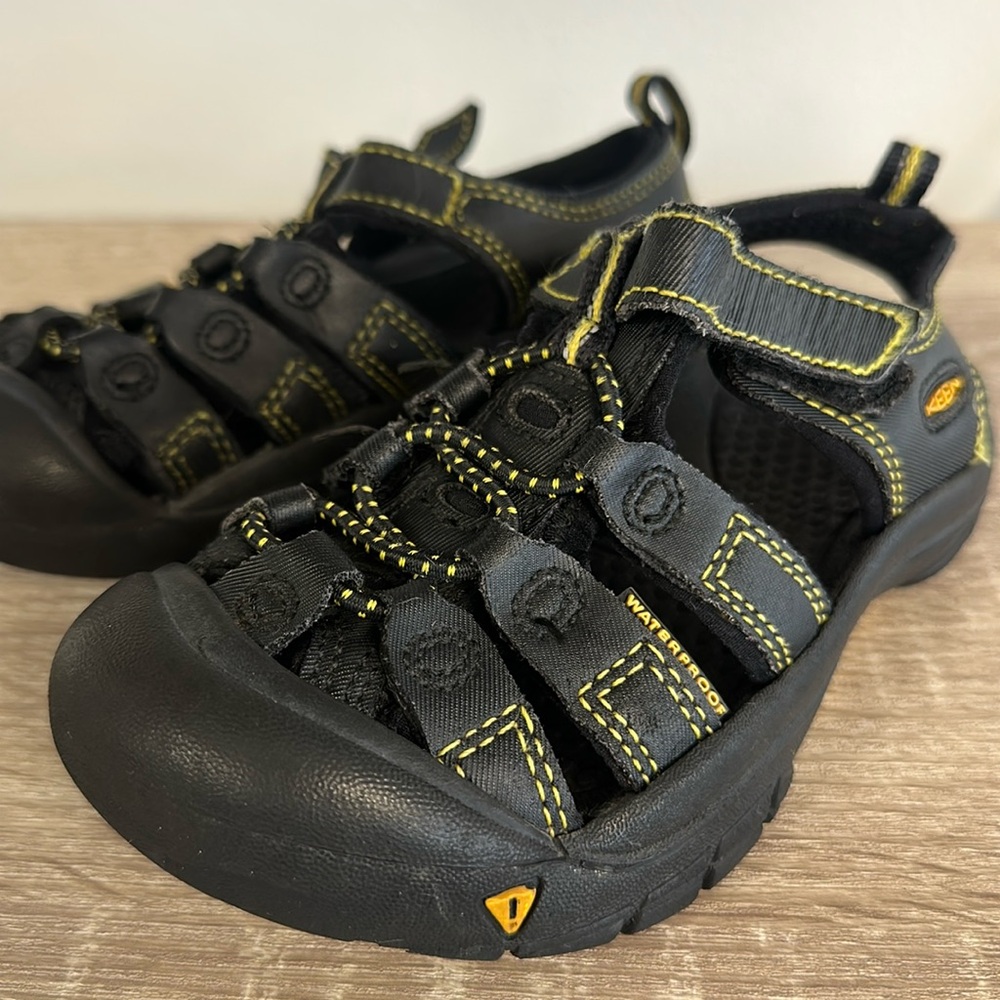 KEEN Newport H2 Waterproof Hiking Sandal Water Shoe Black Yellow 11 - Picture 2 of 7